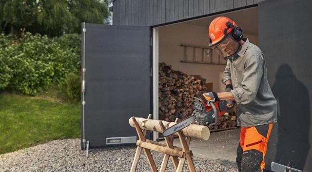 Husqvarna 225i Motorsav m/ Batteri og Lader