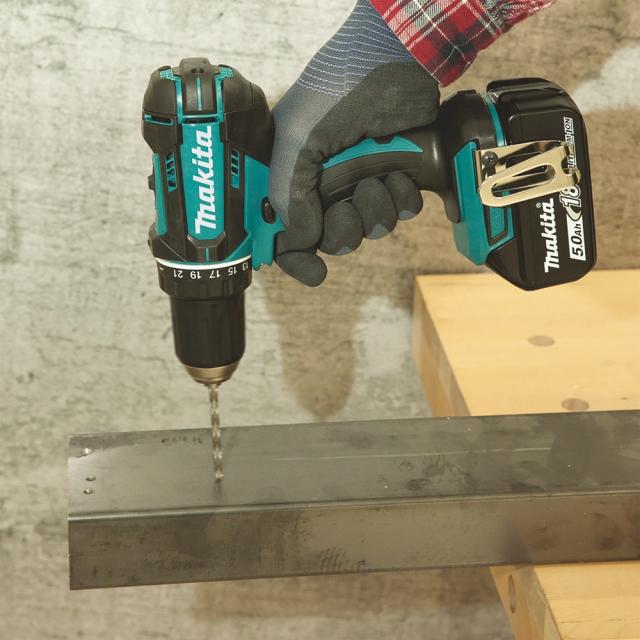 Makita DDF482RMJ Bore-/Skruemaskine m/ Batteri og Lader