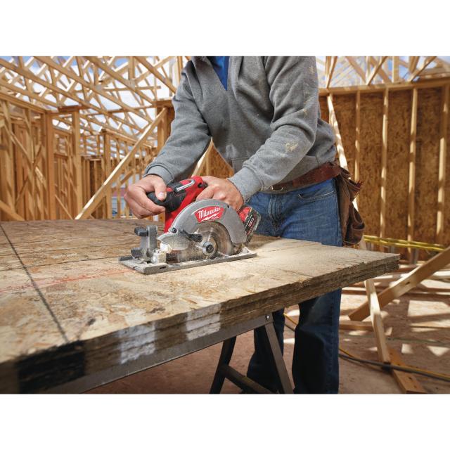 Milwaukee M18 CCS55-0 FUEL Rundsav med kulfri motor u/Batterier og Lader