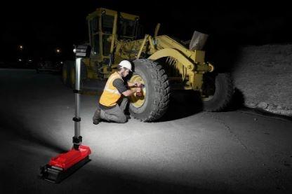 Milwaukee M18 Stander Arbejdslampe 2000 Lumen, U/Batteri og Lader