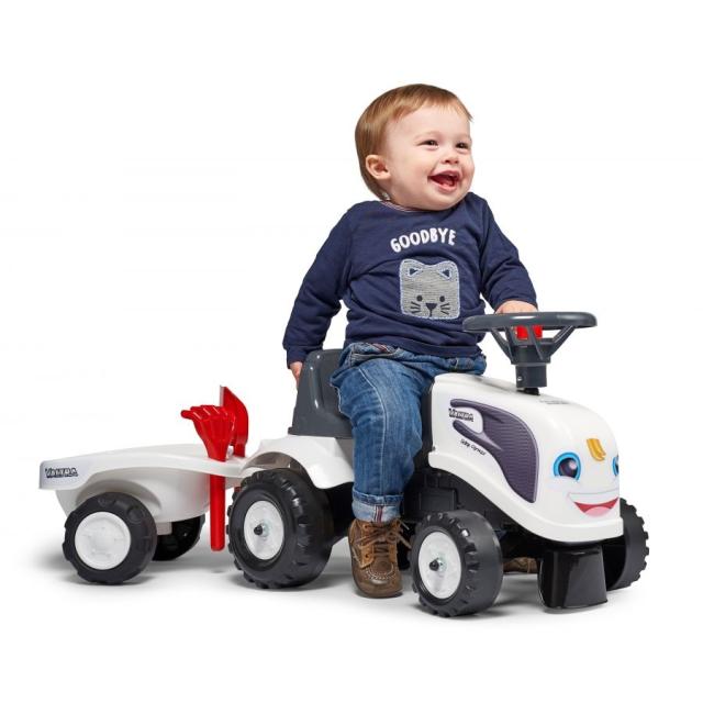 Valtra Gåtraktor med Vogn og Redskaber